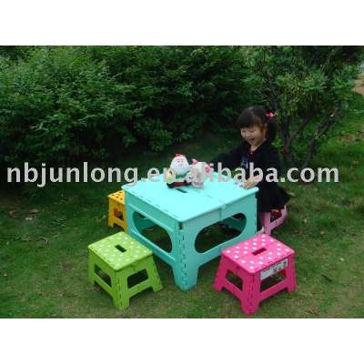 Plastic foldable table/out door table